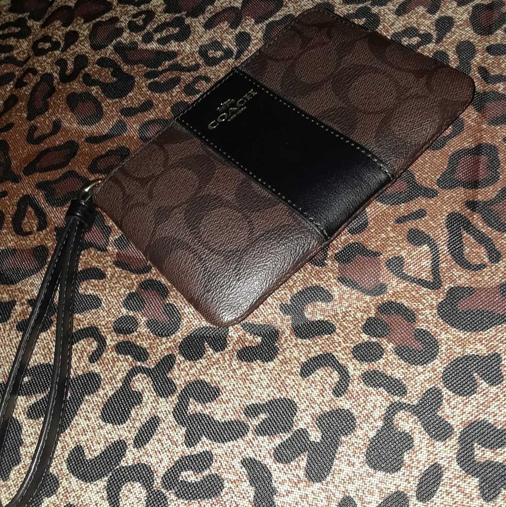 Coach Signature Small Wristlet